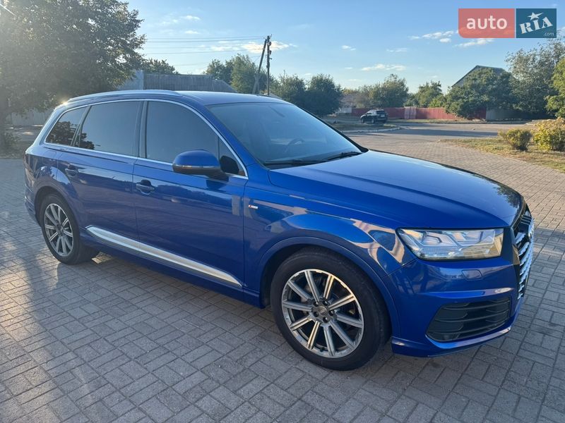 Позашляховик / Кросовер Audi Q7 2016 в Синельниковому