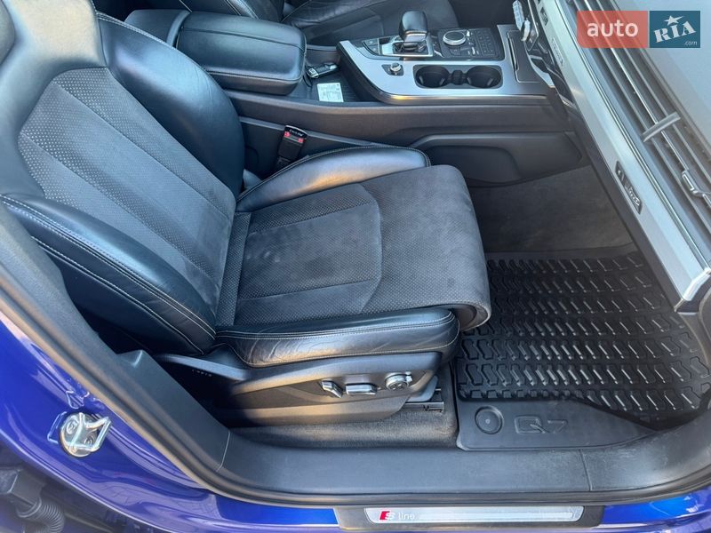 Позашляховик / Кросовер Audi Q7 2016 в Синельниковому