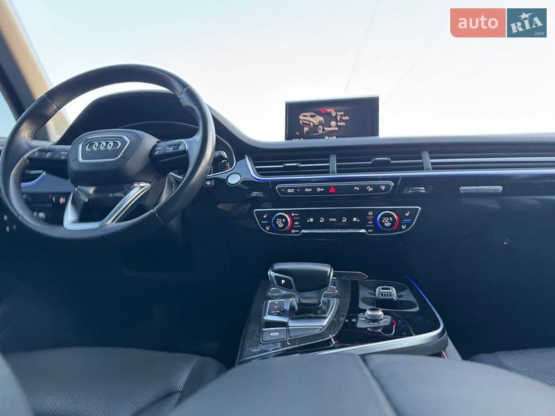 Позашляховик / Кросовер Audi Q7 2017 в Луцьку