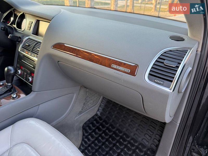 Позашляховик / Кросовер Audi Q7 2010 в Стрию