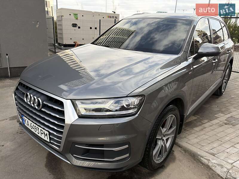 Внедорожник / Кроссовер Audi Q7 2016 в Киеве