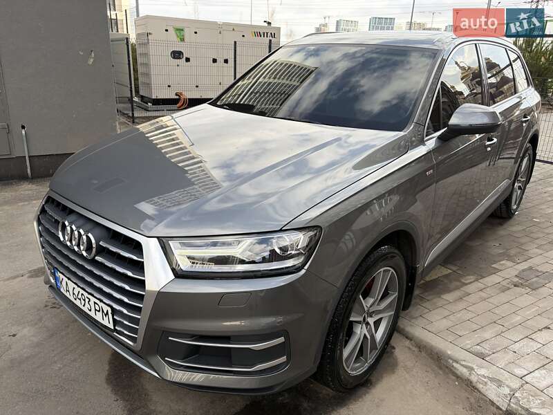 Внедорожник / Кроссовер Audi Q7 2016 в Киеве