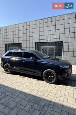 Внедорожник / Кроссовер Audi Q7 2017 в Тячеве