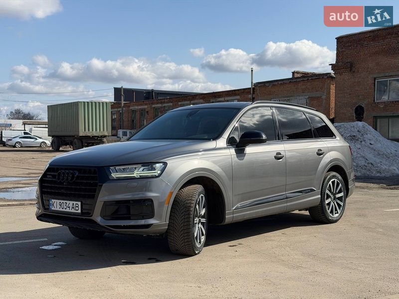 Позашляховик / Кросовер Audi Q7 2016 в Лубнах