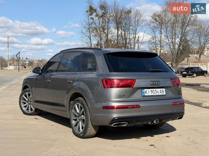 Позашляховик / Кросовер Audi Q7 2016 в Лубнах
