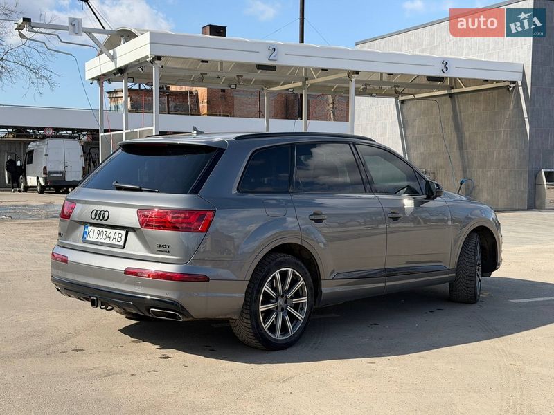 Позашляховик / Кросовер Audi Q7 2016 в Лубнах