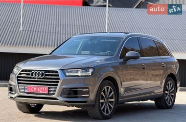 Внедорожник / Кроссовер Audi Q7 2017 в Хусте