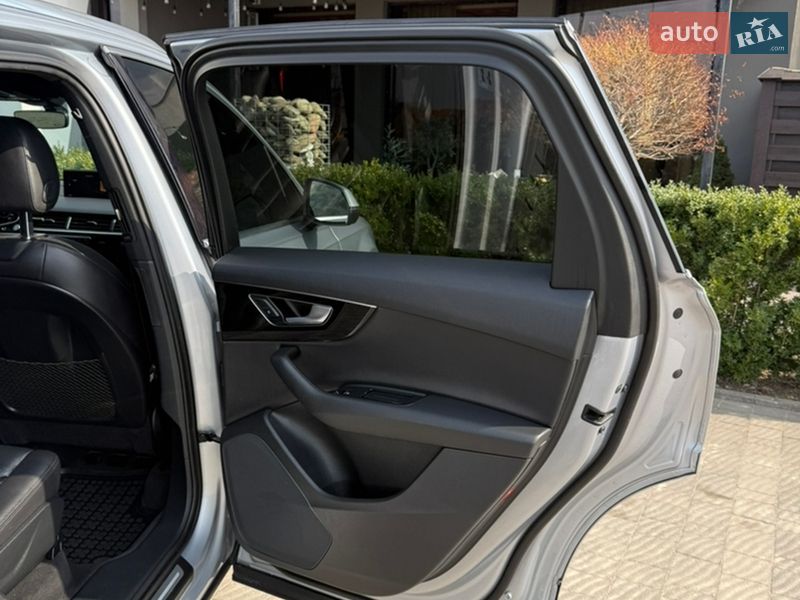 Внедорожник / Кроссовер Audi Q7 2017 в Стрые