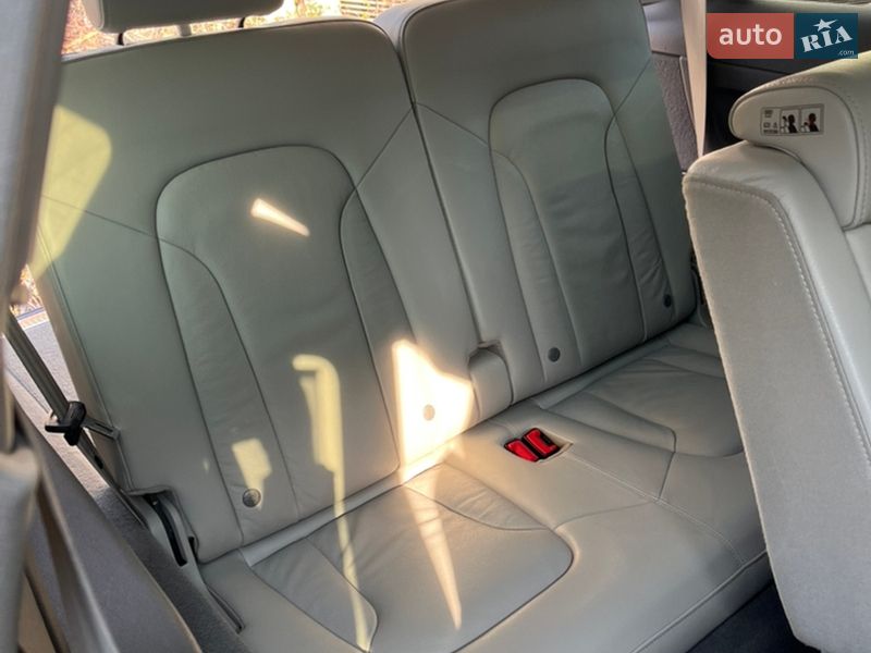 Позашляховик / Кросовер Audi Q7 2015 в Ужгороді