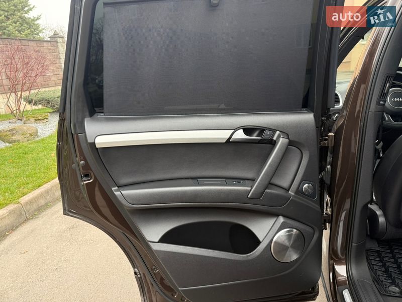 Позашляховик / Кросовер Audi Q7 2010 в Рівному