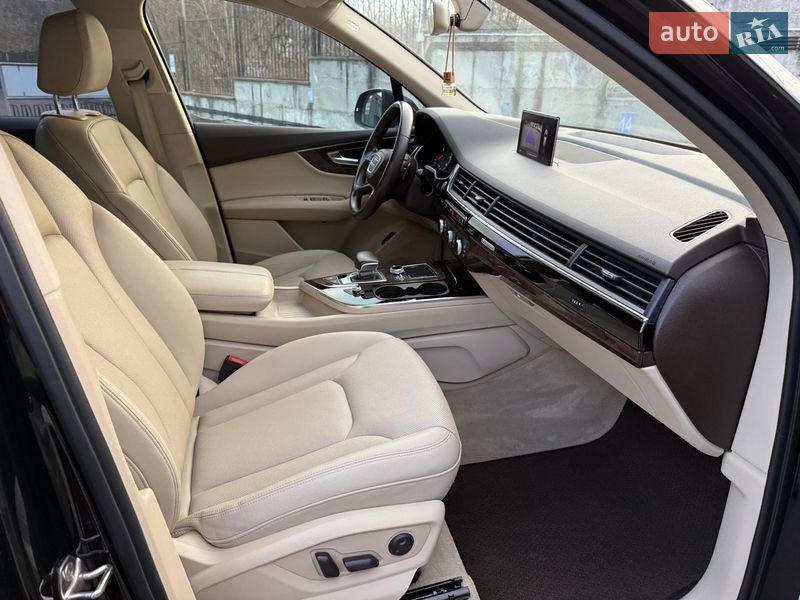 Внедорожник / Кроссовер Audi Q7 2015 в Ровно