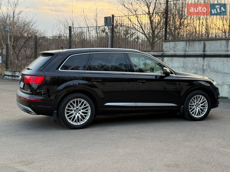 Внедорожник / Кроссовер Audi Q7 2015 в Ровно
