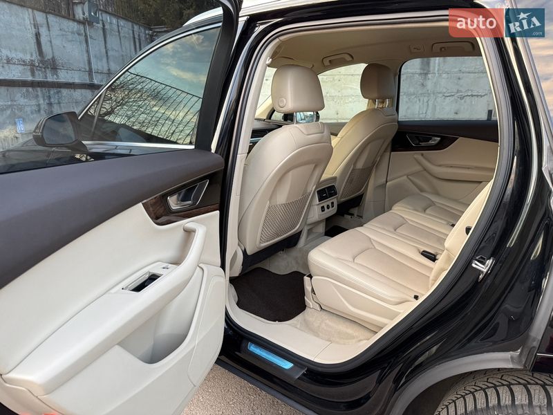 Внедорожник / Кроссовер Audi Q7 2015 в Ровно