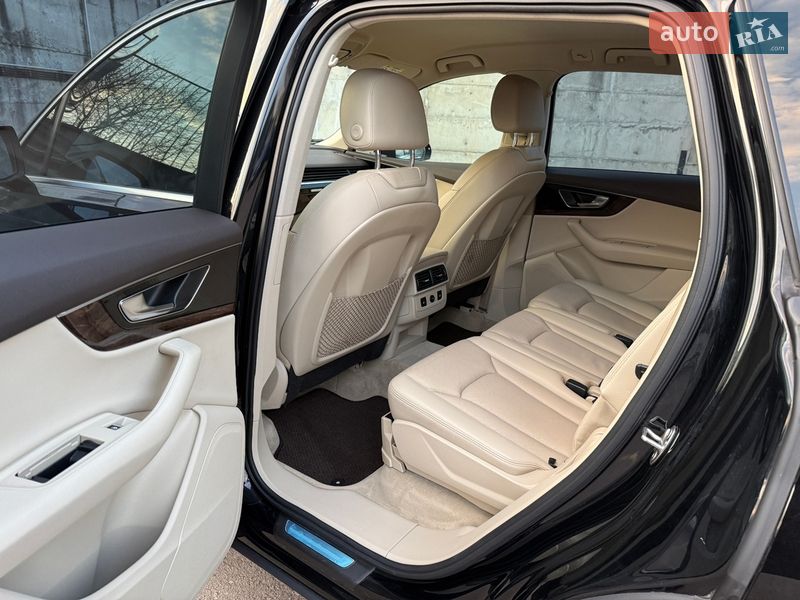 Внедорожник / Кроссовер Audi Q7 2015 в Ровно