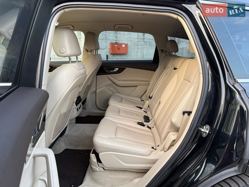 Внедорожник / Кроссовер Audi Q7 2015 в Ровно