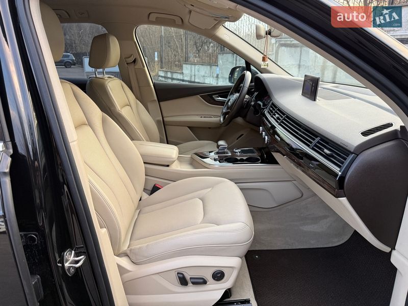 Внедорожник / Кроссовер Audi Q7 2015 в Ровно