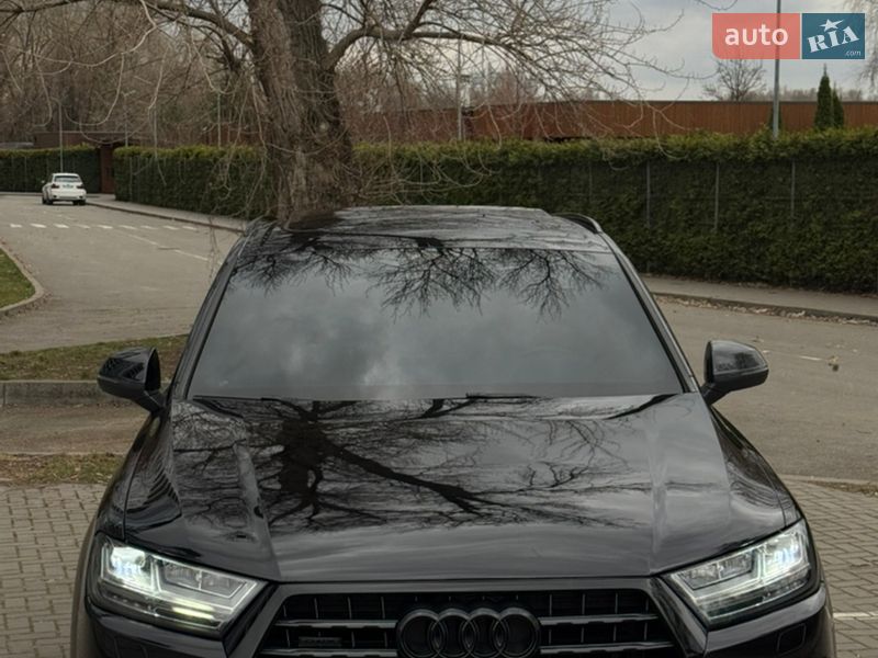 Позашляховик / Кросовер Audi Q7 2016 в Києві