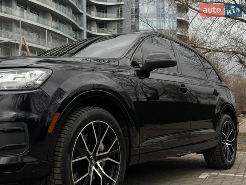 Позашляховик / Кросовер Audi Q7 2016 в Києві