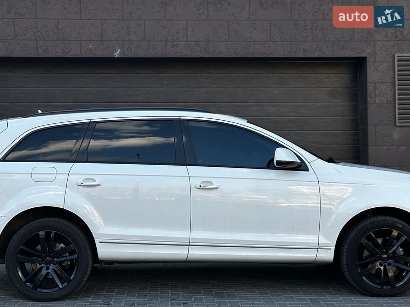 Позашляховик / Кросовер Audi Q7 2015 в Миколаєві