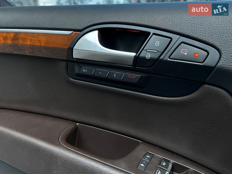 Позашляховик / Кросовер Audi Q7 2015 в Миколаєві