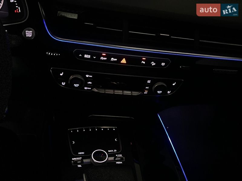 Позашляховик / Кросовер Audi Q7 2017 в Мукачевому