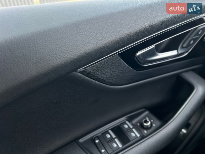 Позашляховик / Кросовер Audi Q7 2017 в Мукачевому