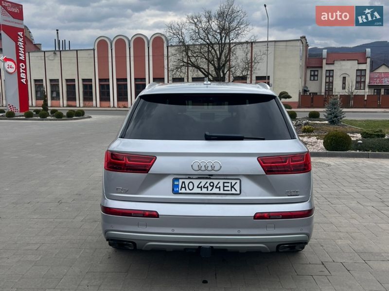 Внедорожник / Кроссовер Audi Q7 2016 в Хусте