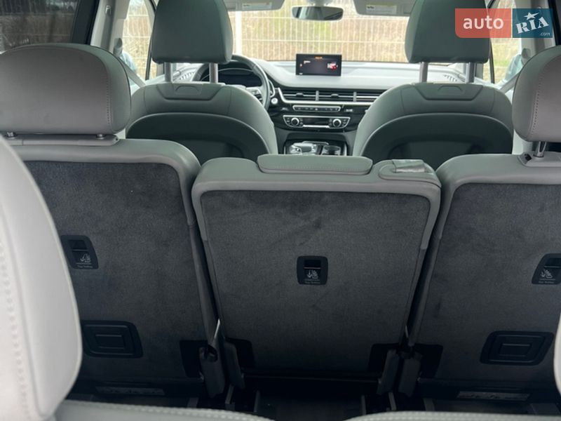 Внедорожник / Кроссовер Audi Q7 2016 в Хусте