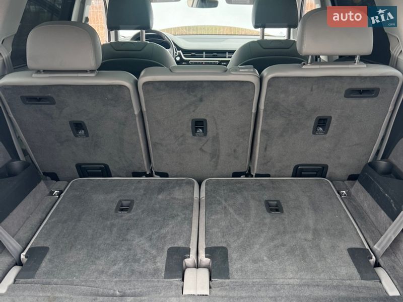 Внедорожник / Кроссовер Audi Q7 2016 в Хусте