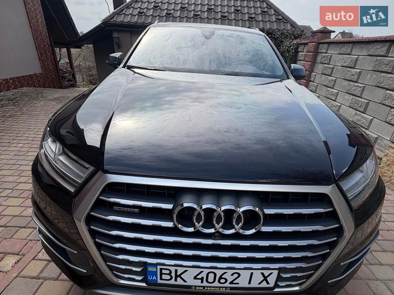 Внедорожник / Кроссовер Audi Q7 2018 в Ровно