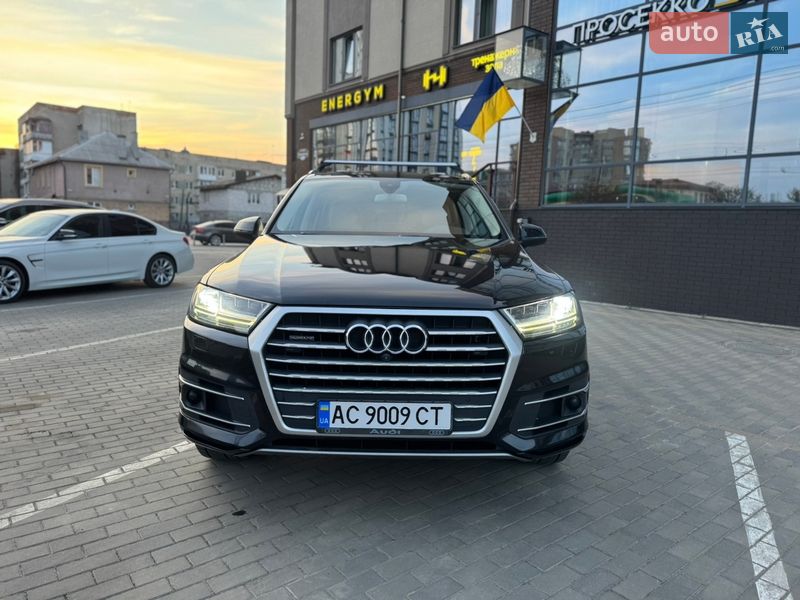 Позашляховик / Кросовер Audi Q7 2016 в Львові