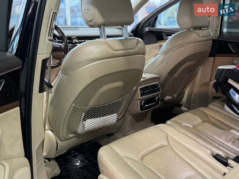 Позашляховик / Кросовер Audi Q7 2016 в Львові