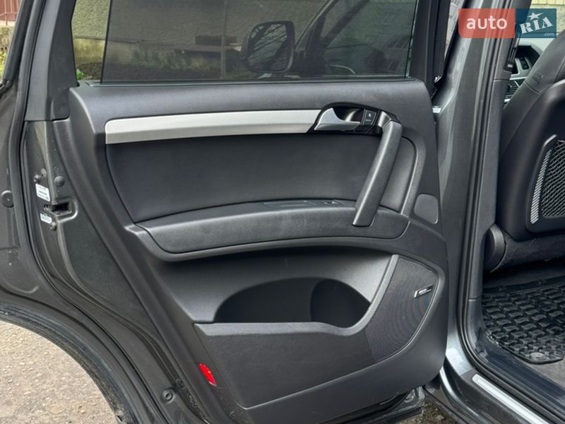 Внедорожник / Кроссовер Audi Q7 2015 в Новом Роздоле