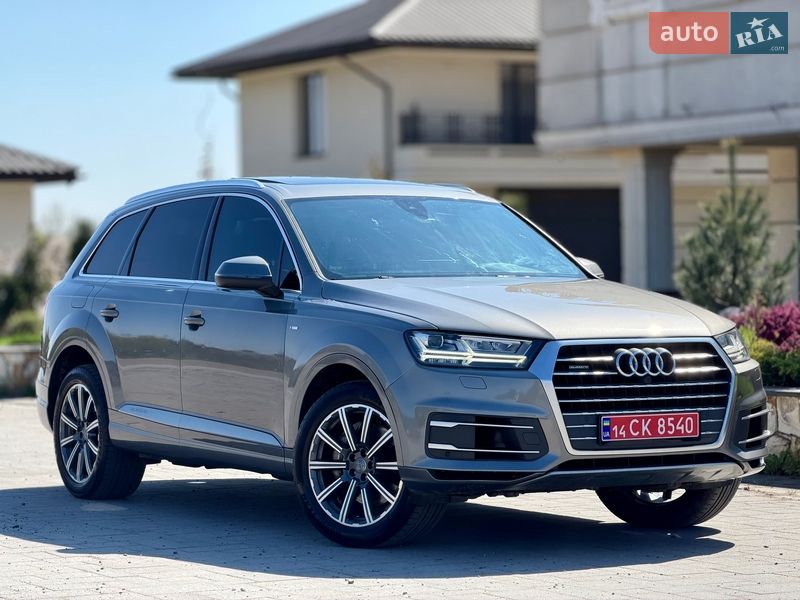 Внедорожник / Кроссовер Audi Q7 2017 в Хусте