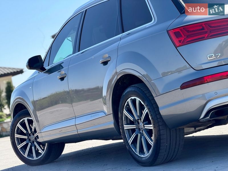 Внедорожник / Кроссовер Audi Q7 2017 в Хусте