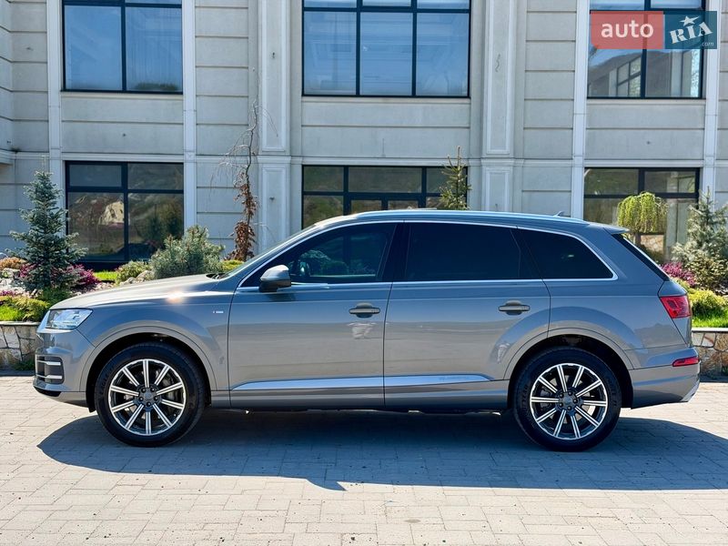 Внедорожник / Кроссовер Audi Q7 2017 в Хусте