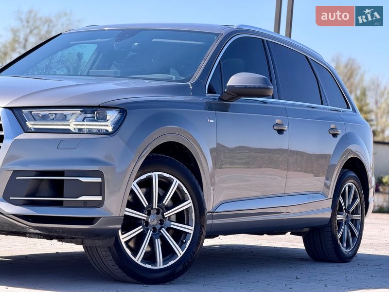 Внедорожник / Кроссовер Audi Q7 2017 в Хусте