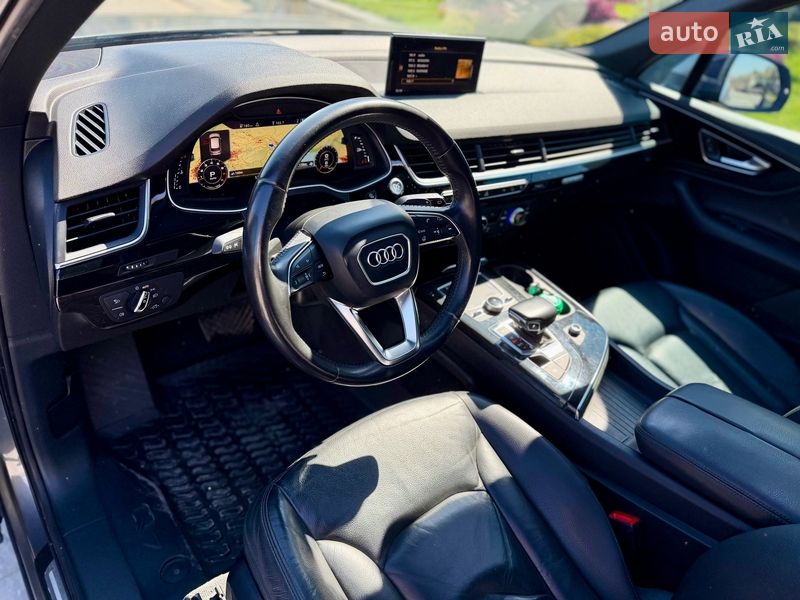 Внедорожник / Кроссовер Audi Q7 2017 в Хусте