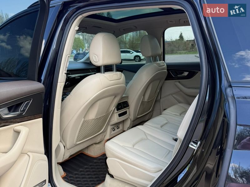 Позашляховик / Кросовер Audi Q7 2018 в Дніпрі