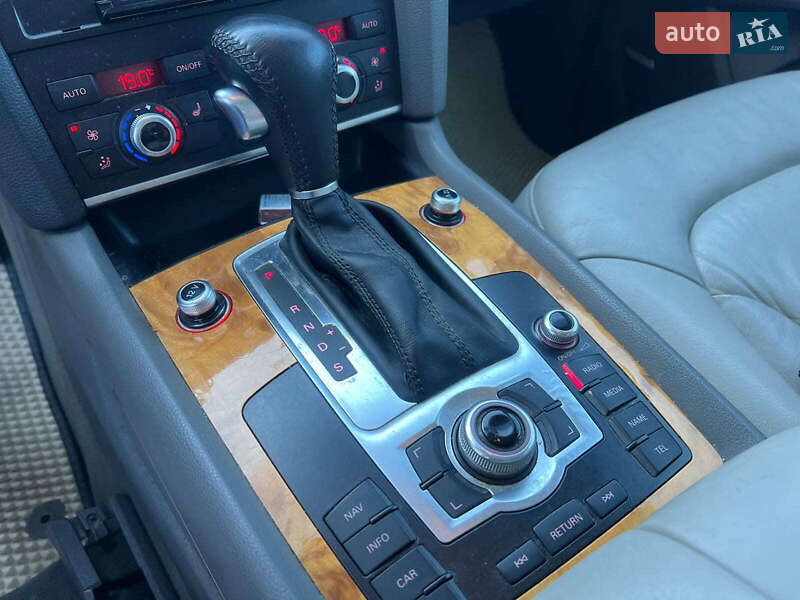 Позашляховик / Кросовер Audi Q7 2010 в Львові