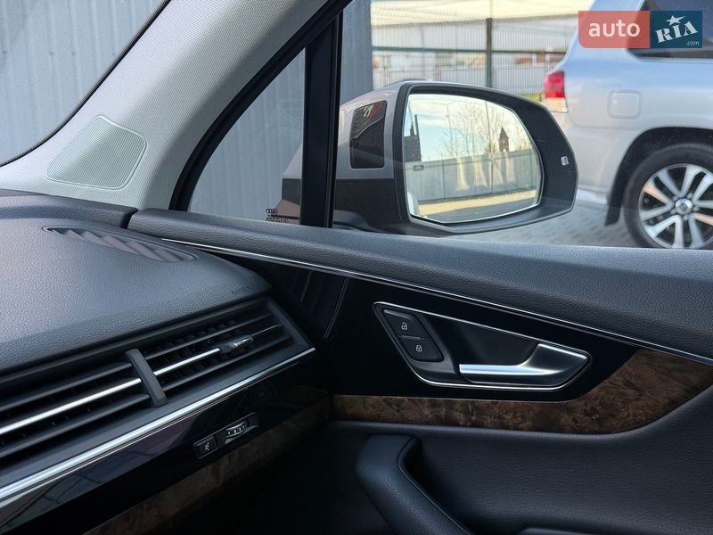 Внедорожник / Кроссовер Audi Q7 2017 в Мукачево