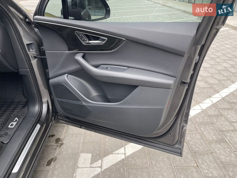 Внедорожник / Кроссовер Audi Q7 2021 в Ровно