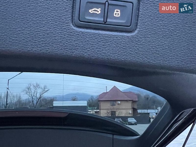 Позашляховик / Кросовер Audi Q7 2016 в Хусті