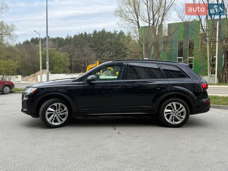 Внедорожник / Кроссовер Audi Q7 2020 в Новояворовске