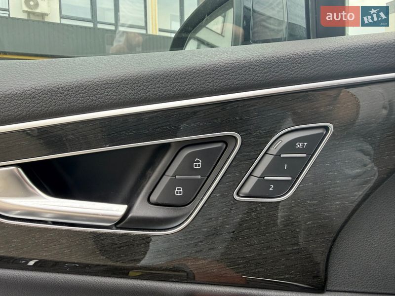 Внедорожник / Кроссовер Audi Q7 2020 в Новояворовске