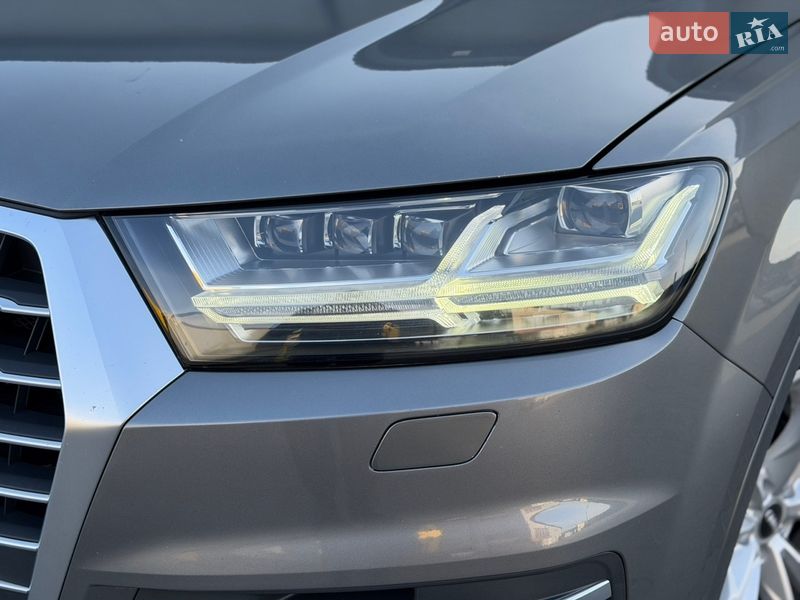 Позашляховик / Кросовер Audi Q7 2016 в Сарнах