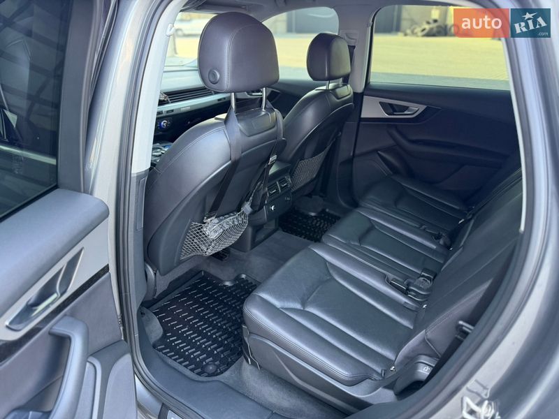 Позашляховик / Кросовер Audi Q7 2016 в Сарнах