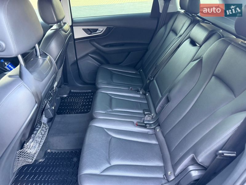 Позашляховик / Кросовер Audi Q7 2016 в Сарнах