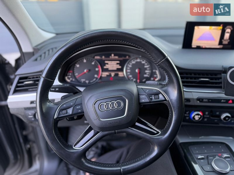 Позашляховик / Кросовер Audi Q7 2016 в Сарнах