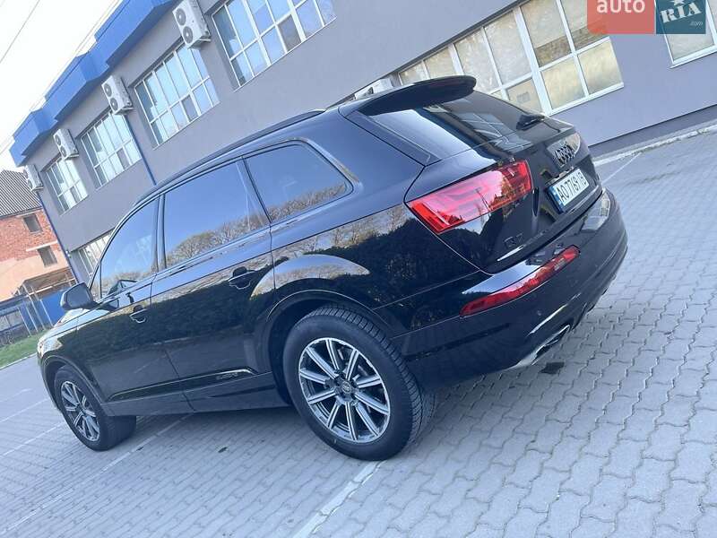 Позашляховик / Кросовер Audi Q7 2016 в Виноградові